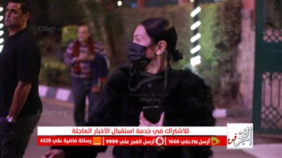 لقاء الخميسي أول الحاضرين في عزاء والدة محمد عدوية