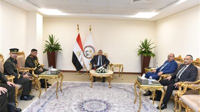 لقاءات متعددة داخل جناح وزارة الإنتاج الحربي بمعرض 