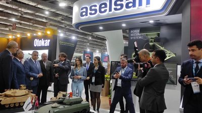 نشاط لافت لوزير الإنتاج الحربي في ثالث أيام معرض إيديكس 2023