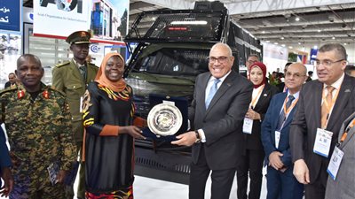 مباحثات بين رئيس الهيئة العربية للتصنيع ووزيرة الدولة لشئون الدفاع بأوغندا