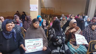 الرائدات الاجتماعيات يجوبن قرى 