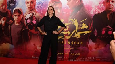 أمينة خليل تتألق بالأسود في العرض الخاص لفيلم 