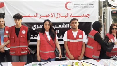 لدعم غزة.. رحاب الجمل تتطوع لـ الهلال الأحمر