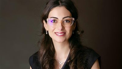 أمل القرمازي أول مايسترو عربية في أوروبا تقود حفل أساطير الطرب بباريس