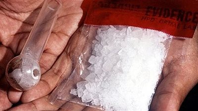 ضبط عنصر إجرامي بحوزته 1،250 كيلو هيروين وسلاح أبيض بالقاهرة 