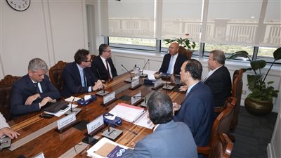 وزير النقل يتابع تصنيع عربات الدرجة الأولى والثانية المكيفة ضمن صفقة 1350 عربة