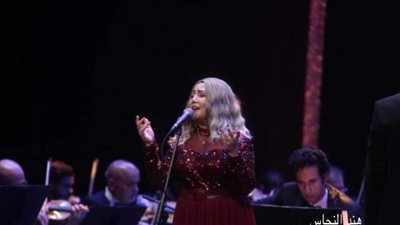 شاهد.. وهابيات تضئ معهد الموسيقي 