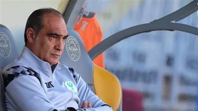 علي ماهر يجتمع بجهازه الفني لبحث الترتيبات الأخيرة لمباراة فاركو بالدوري