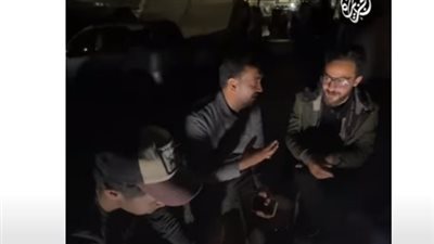 على نيران الحطب.. فلسطينيون ينشدون في سهرة بغزة (فيديو)