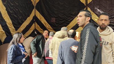 مساعدات لإرشاد الناخبين على لجانهم الانتخابية | صور 