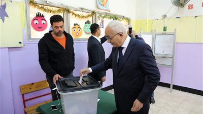 وزير التعليم يدلي بصوته في الانتخابات الرئاسية 2024 بلجنة فاطمة عنان بالقاهرة الجديدة