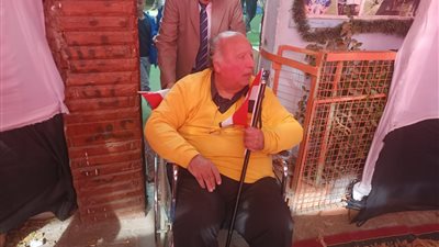 يتحدى الإعاقة.. رجل مسن يواجه الصعاب ويشارك في انتخابات الرئاسة المصرية 2024