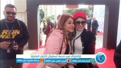 «الستات بس يتصوروا معايا».. حشد من الجمهور لحظة وصول مادلين طبر للمشاركة في انتخابات الرئاسة