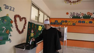 وكيل الأزهر عقب الإدلاء بصوته: المشاركة في الانتخابات الرئاسية واجب وطني