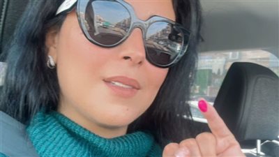 نهى عابدين تدلي بصوتها في الانتخابات الرئاسية 