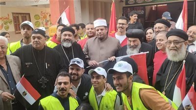مدير وعظ بورسعيد يرافق الأنبا تادرس أثناء الإدلاء بصوته الانتخابي