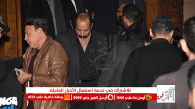 محمد ثروت يقدم واجب العزاء في شقيق الفنان أحمد حلمي