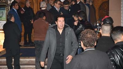 هاني رمزي وكريم عفيفي أبرز الحاضرين في عزاء والدة محمود البزاوي