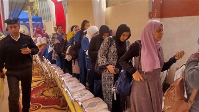 توافد المواطنين للتصويت باللجان الانتخابية لليوم الثاني بالانتخابات الرئاسية بالقليوبية 