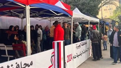انتخابات الرئاسة.. ازدحام بلجنة مدرسة الشهيد شعبان ربيع بأبو النمرس في الجيزة (فيديو)