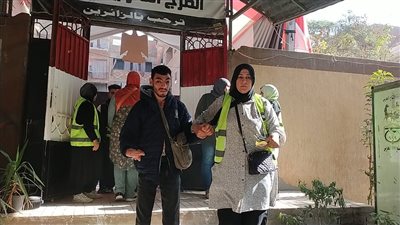 انتخابات الرئاسة 2024.. حضور مكثف لذوي الهمم في اليوم الثاني بلجان حلوان