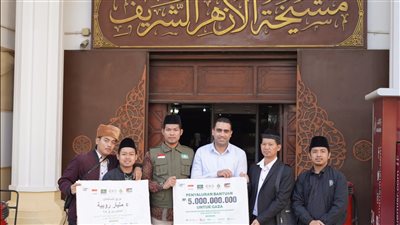 «نهضة العلماء بإندونيسيا» يتبرع لـ «بيت الزكاة والصدقات» للمشاركة في دعم فلسطين