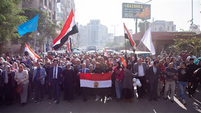 رئيس جامعة طنطا يتقدم مسيرات طلابية للمشاركة فى الانتخابات الرئاسية (صور)