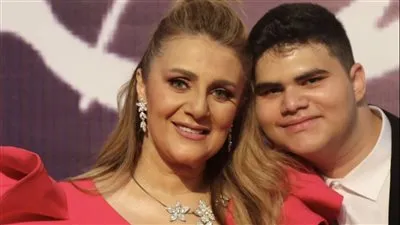 على طريقتها الخاصة.. رانيا محمود ياسين تحتفل بعيد ميلاد نجلها 