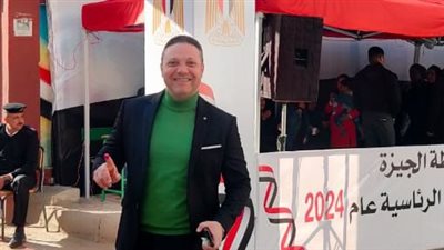 الإعلامي عبدالفتاح مصطفى يُدلي بصوته في الانتخابات الرئاسية (صور)