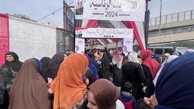 توافد كبير من الناخبين في ثالث أيام انتخابات الرئاسة بلجنة عاطف الإسلامبولي بالبدرشين (صور)