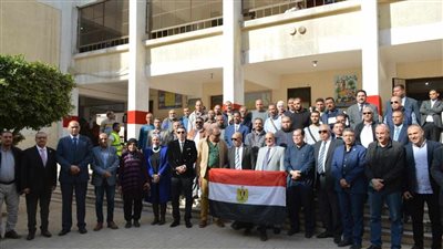 العاملون بالهيئة العربية للتصنيع يحتشدون بطوابير لجان الانتخابات الرئاسية