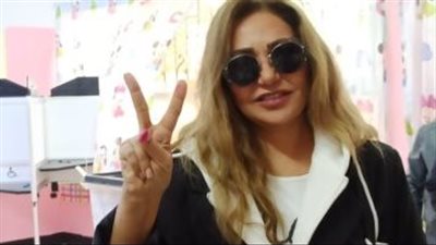 ليلى علوي تدلي بصوتها في الانتخابات الرئاسية 