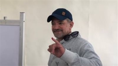 الفنان مجدي بدر يدلي بصوته في الانتخابات الرئاسية بالتجمع الخامس