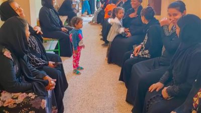 قبل ساعات من غلق لجان الانتخابات الرئاسية.. توافد الناخبين على اللجان بمدن ومراكز أسوان (صور)