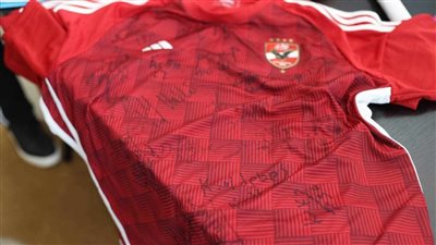 الاتحاد الدولي يطلب قميص الأهلي لوضعه في متحف فيفا