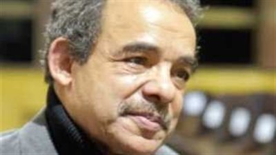 ببكاء هستيري.. أيمن بهجت قمر وأبو الليف في تشييع جنازة عادل أنور