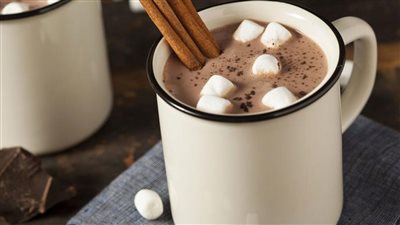 في ليالي الشتاء.. كيفية تحضير مشروب الشوكولاتة الساخنة 