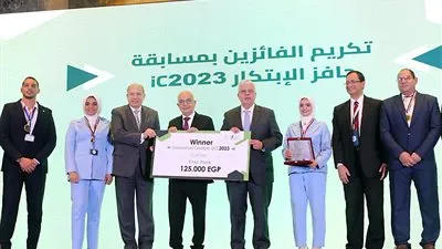 وزيرا التعليم العالي والتعليم يُكرمان فريق جامعة المنصورة الفائز بالمركز الأول بمسابقة حافز الابتكار 