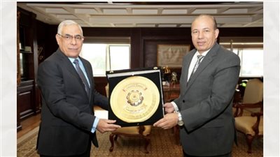 رئيس جامعة المنصورة يقدم التهنئة للنائب العام على توليه مهام منصبه الجديد