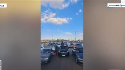 عاجل| آلاف المواطنين يصطفون لتحية الرئيس السيسي أثناء مروره بشوارع القاهرة
