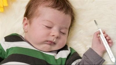 طرق تخفيض حرارة الطفل دون استعمال الأدوية