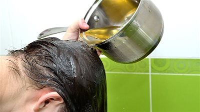 نصائح لمنع تساقط الشعر نهائيا وأسباب تساقطه..وما الفرق بين تساقط الشعر الطبيعي والغير طبيعي؟