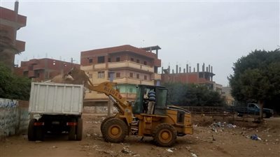 حملات نظافة مكبرة لرفع تجمعات القمامة وإزالة الإشغالات المخالفة بالمنوفية