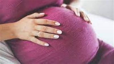 نصائح فعالة للتعامل مع قلة المياه في بطن الحامل 