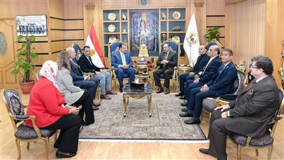 رئيس جامعة المنصورة ورئيس 