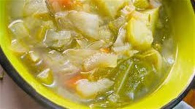 فوائد شوربة الكرنب وطريقة تحضيرها في وجباتك الصحية