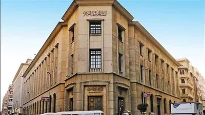 أستاذ اقتصاد يكشف أسباب قرار البنك المركزي بالإبقاء على سعر الفائدة 