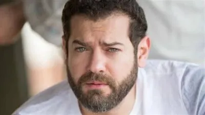 من مقدم برامج إلى ممثل.. ما لا تعرفه عن عمرو يوسف في يوم ميلاده