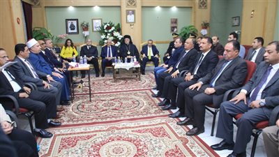 محافظ الجيزة يزور الكنيسة الكاثوليكية لتهنئة الأقباط بعيد الميلاد المجيد