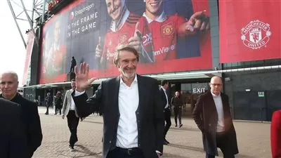 رسميا.. مانشستر يونايتد يعلن بيع 25% من أسهم النادي إلى السير جيم راتكليف